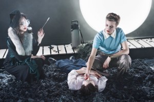 URAUFFÜHRUNG DER ZORN DER WÄLDER - VON ALEXANDER EISENACH  REGIE: Marco Štorman / BÜHNE UND KOSTÜME: Anika Marquardt / MUSIK: Gordian Gleiß / LICHT: Lothar Krüger Premiere am 10. Februar  2017, WERKSTATT